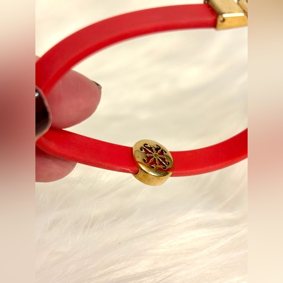 Rustic Cuff red jelly bracelet with gold closure. - Picture 4 of 5